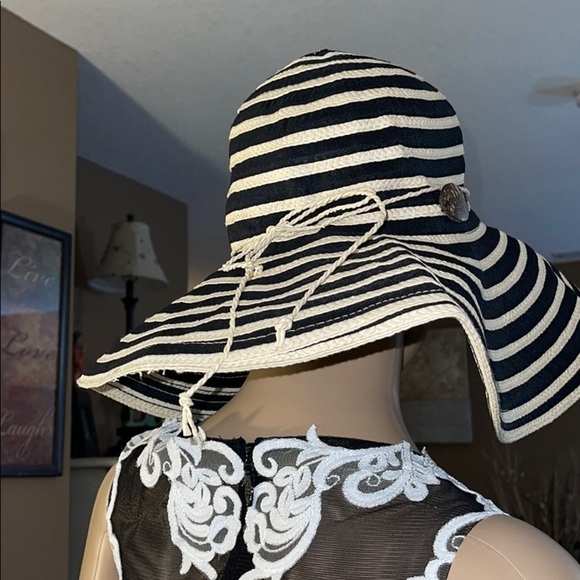 VICTORIA RIBBON AND STRAW Q2 - Picture 3 of 6